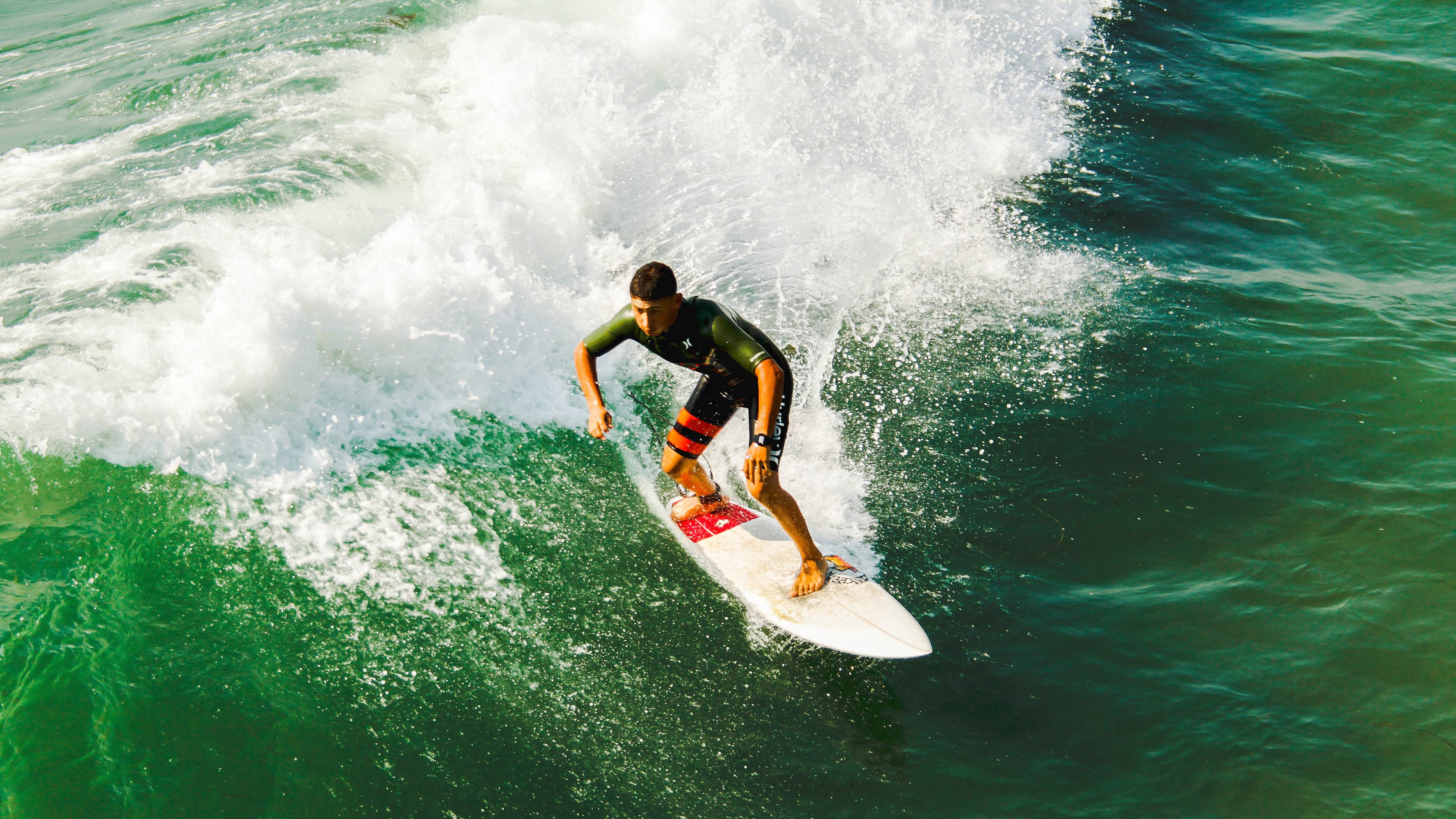 特斯·冯·迪克：精准的直塞球让南非队的进攻打破对方防线，冯 斯特拉克