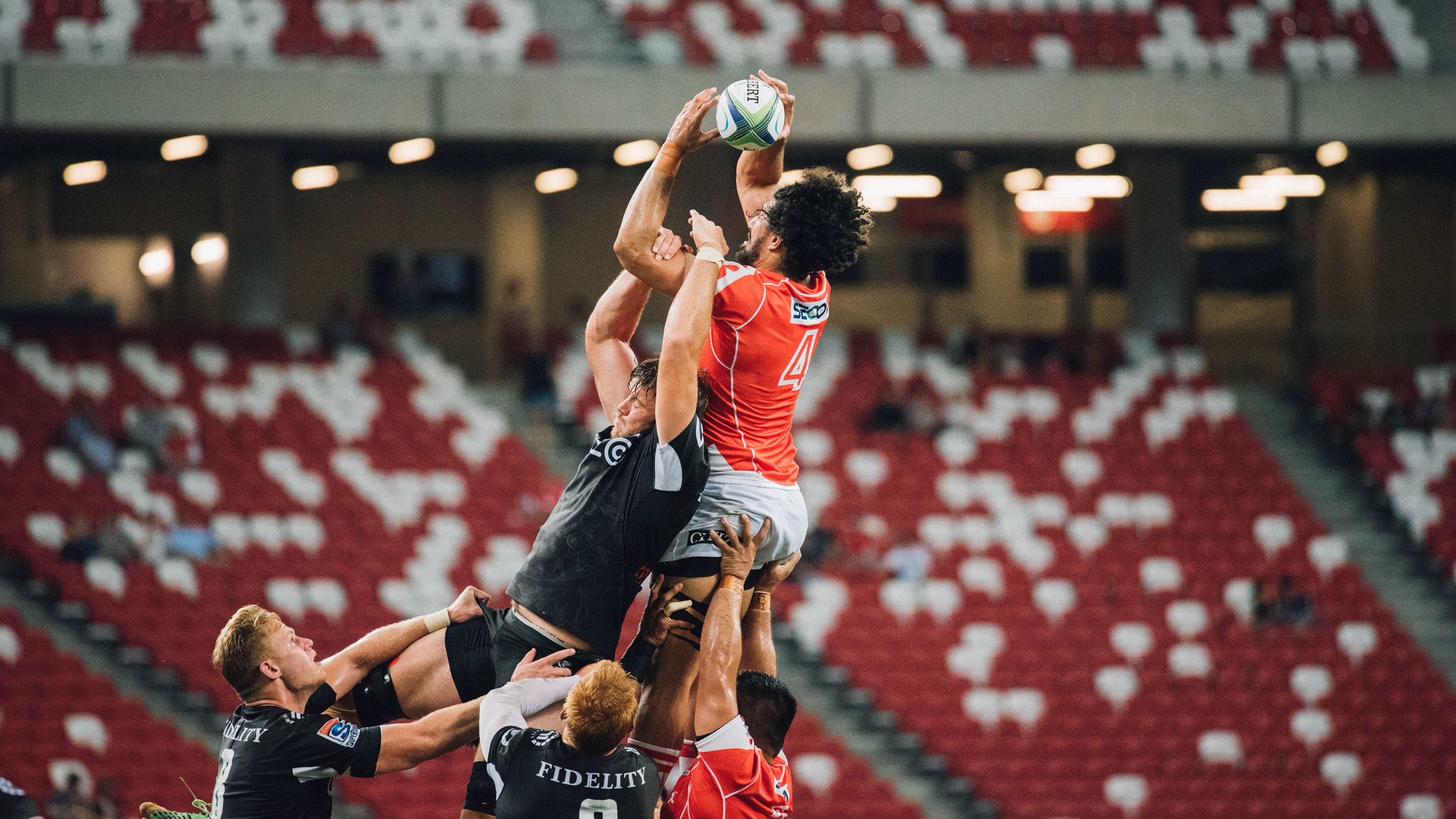 王楚钦比赛中三次擦边球打出胜势,王楚钦打球视频