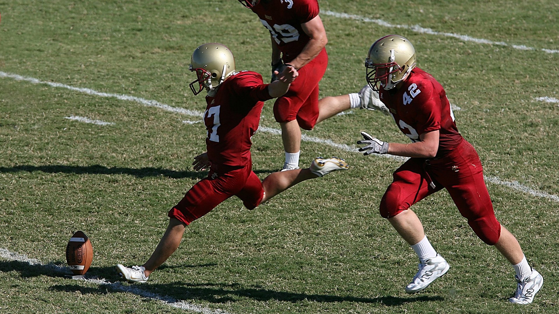 欧洲杯历史上的经典时刻在社媒上被回放，回顾欧洲杯